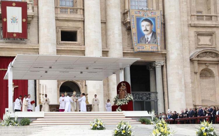 Alegría en la Iglesia, júbilo en la familia salesiana: ¡Don Zatti es santo!