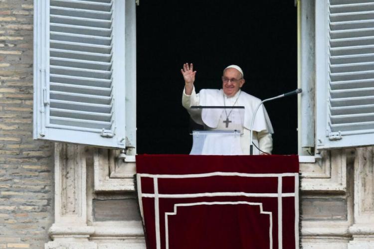 Ángelus de la Epifanía, el Papa invitó a estar cerca de Jesús