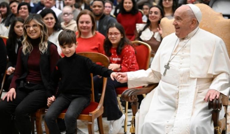 Año Jubilar: la 'meta' del peregrino es Jesucristo, explicó Francisco a niños ciegos