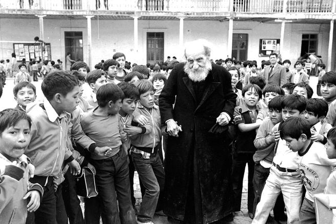 Avanza la causa de canonización del misionero salesiano Carlo Crespi