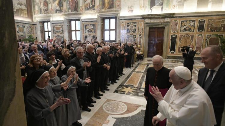 Avivar el fuego de la caridad en el individualismo de hoy, pidió el Papa