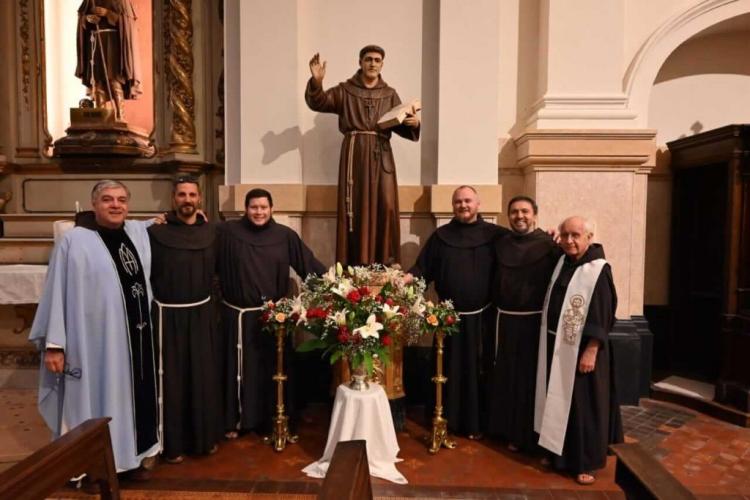 Bendijeron una imagen de Fray Mamerto Esquiú en la basílica porteña de San Francisco