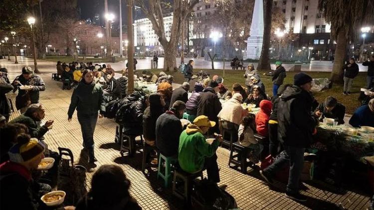 Buenos Aires: fiesta navideña con los vulnerables en Plaza de Mayo