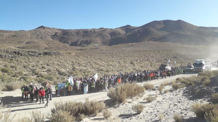 #Milagro2024 Miles de peregrinos caminan desde la Puna a la fiesta del Milagro