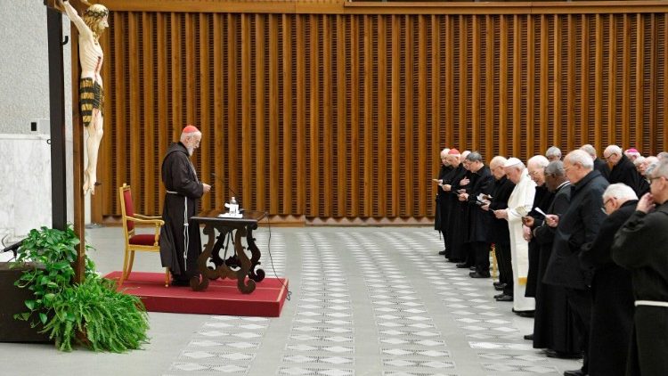 Según el Card. Cantalamessa, Jesús debe estar bien visible en el centro de la Iglesia