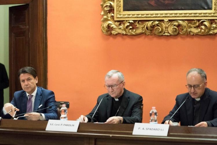 Card. Parolin: 'La negociación es la única solución ante la amenaza de guerra'