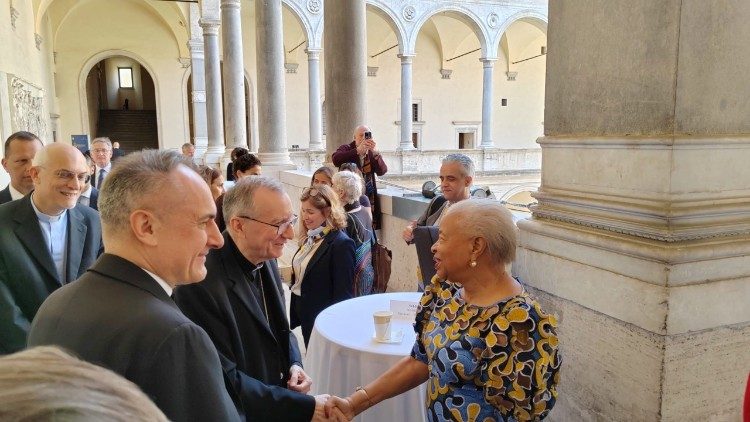 Cardenal Parolin: no hay paz sin diálogo