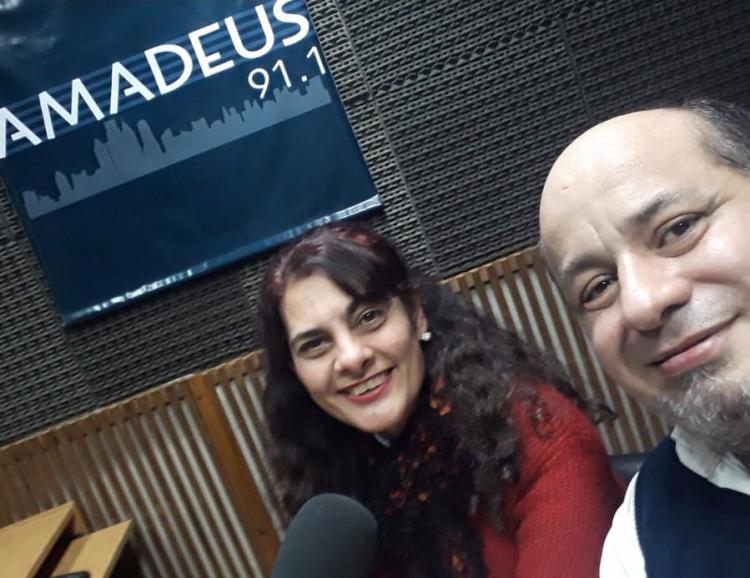 Cien emisiones del programa 'Serenamente' por Radio Amadeus