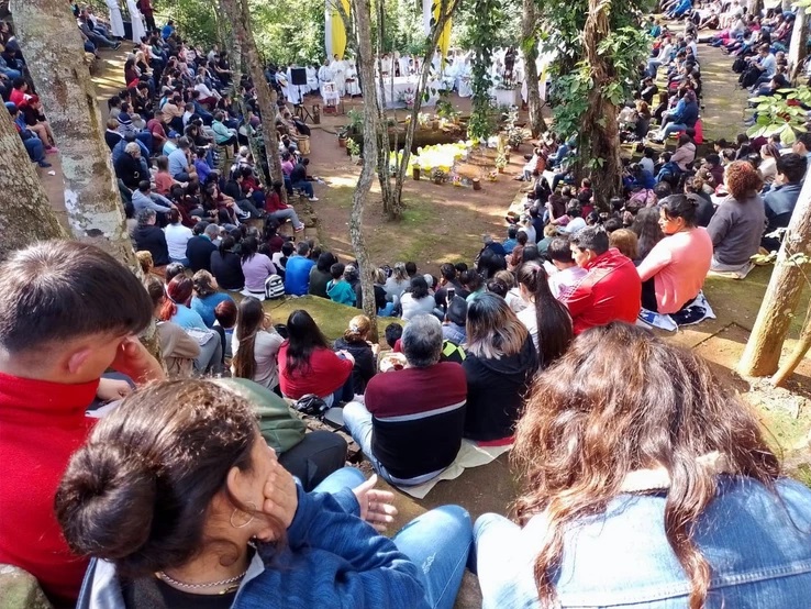 Con la presencia del nuncio, Puerto Iguazú celebró a la Virgen