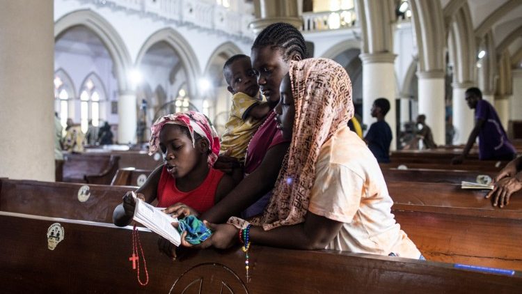 Continúa creciendo el número de católicos en el mundo