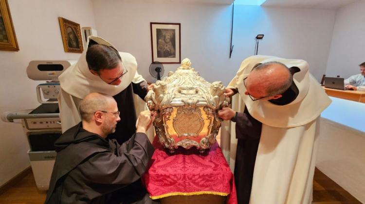 Luego de más de cuatro siglos, el cuerpo de Santa Teresa de Jesús sigue incorrupto