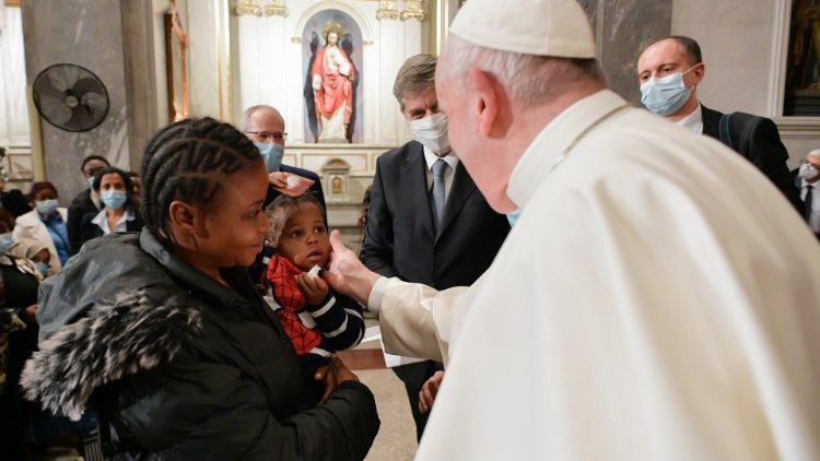 Diecisiete refugiados procedentes de Chipre llegarán a Roma gracias a la mediación del Papa