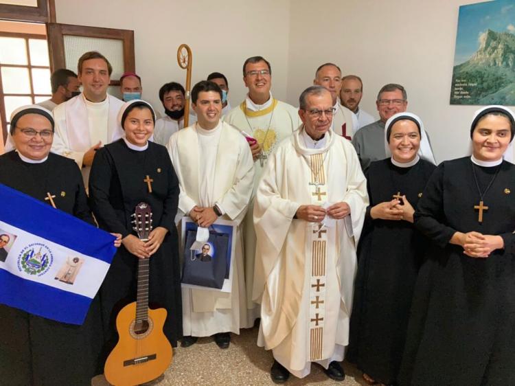 El Card. Rosa Chávez visitó Mar del Plata y valoró las huellas de Pironio y Romero