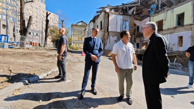 El Card. Parolin concluye su visita a Ucrania: `Debemos hacer más por la paz´