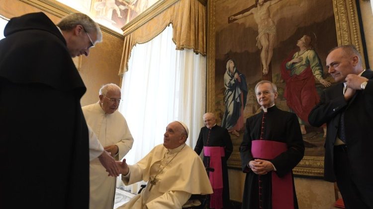 El estudio de la historia es un camino precioso para promover la paz, dijo el Papa