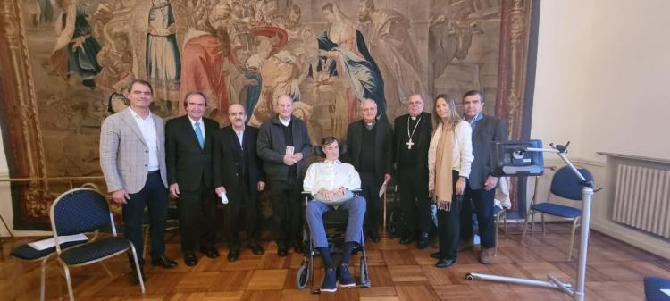 El exsenador Esteban Bullrich participó de una reunión en la sede del Episcopado