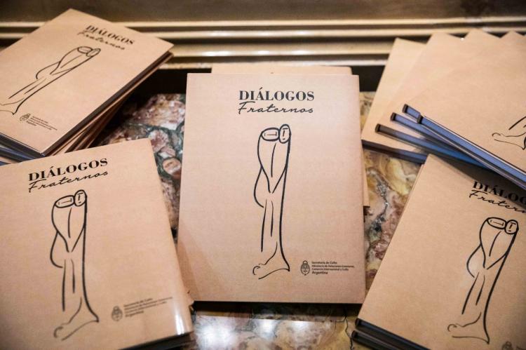 El libro "Diálogos Fraternos" con prólogo del Papa ya está online