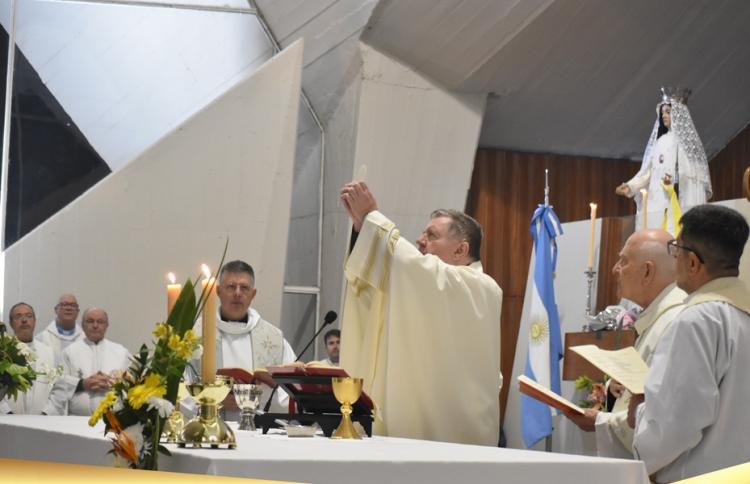 El nuncio visitó San Francisco y animó a seguir siendo una Iglesia sinodal