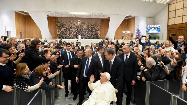 El Papa, a los educadores: 'Mantengan la mirada puesta en Cristo'