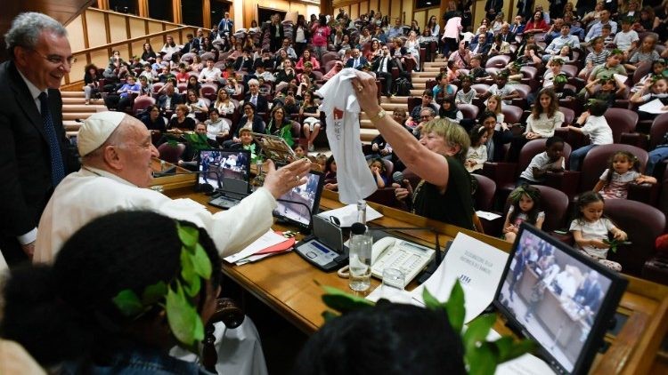 El Papa, a los niños: 'Gracias por lo que hacen'