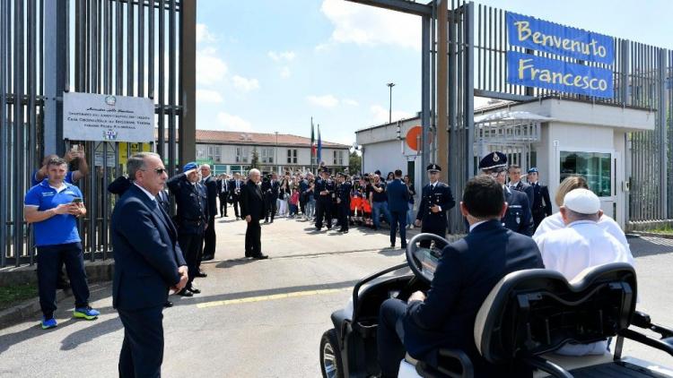 Todos tienen derecho a la esperanza, recordó el Papa a los presos