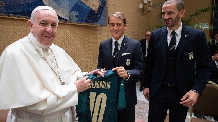 'Difundir una sana cultura del deporte', pidió el Papa al Corriere dello Sport