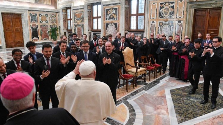 Francisco anima a seminaristas españoles a 'tener y llevar esperanza'