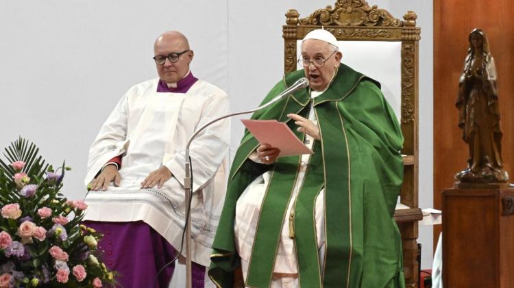 El Papa celebró una misa para el pequeño rebaño católico de Mongolia