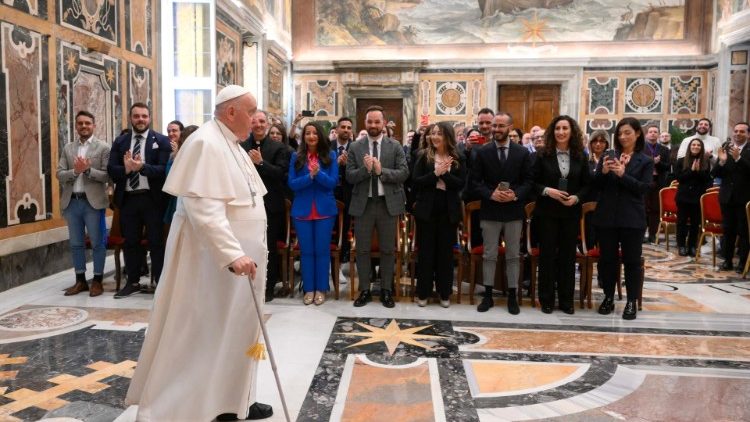 El Papa: 'El político es un servidor, cuando no es un servidor, no es un político'