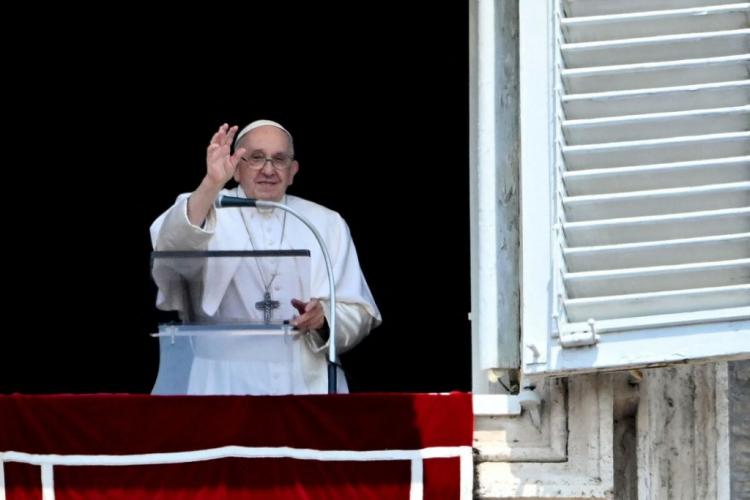 El Papa en el Ángelus: La fe no es rica en conceptos, sino en hechos