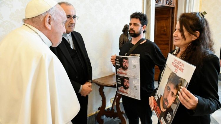 El Papa Francisco recibió a familias de rehenes israelíes