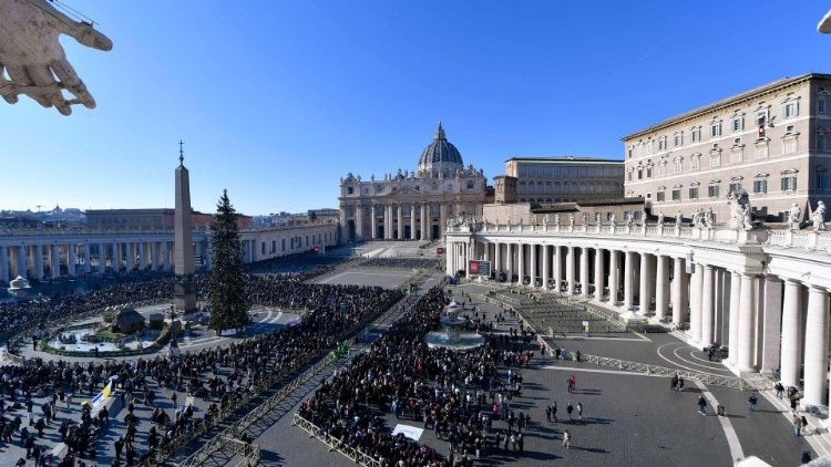 El Papa: 'La familia es un tesoro precioso que debemos sostener y proteger'