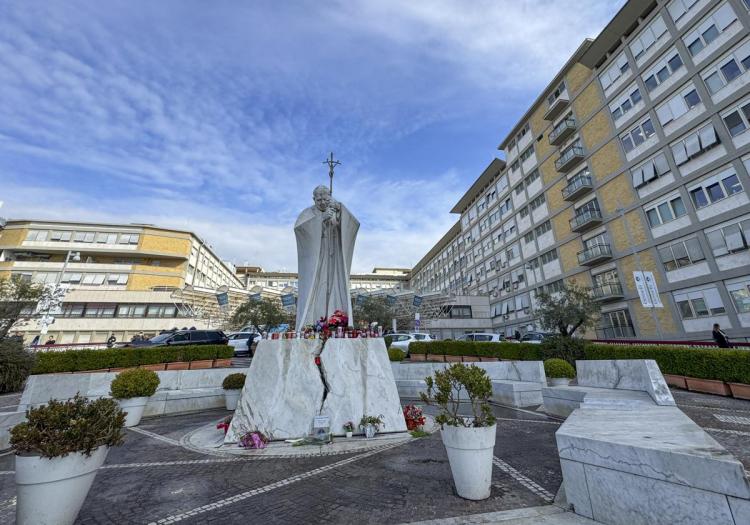 Francisco pasó una noche tranquila y comienza un nuevo día en el hospital