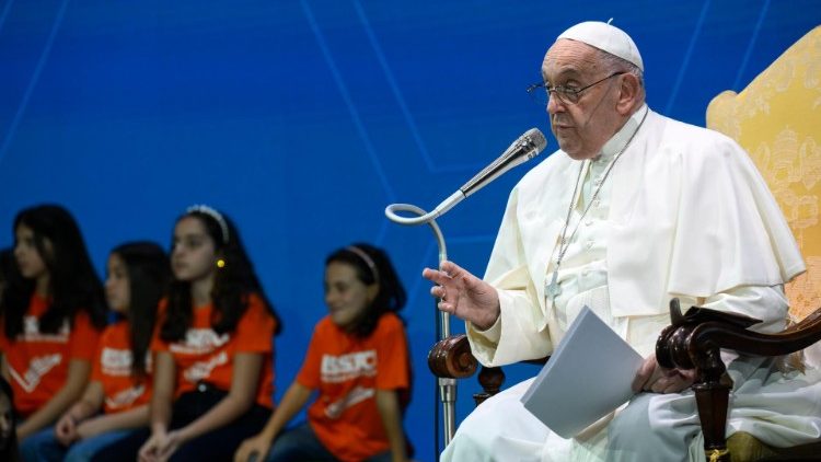 El Papa pide a los gobiernos decisiones 'valientes y eficaces' a favor de la familia