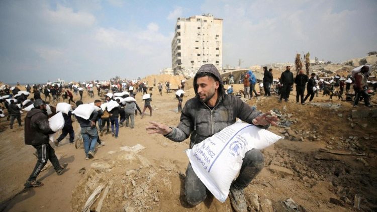 Francisco pide ayuda humanitaria para Gaza