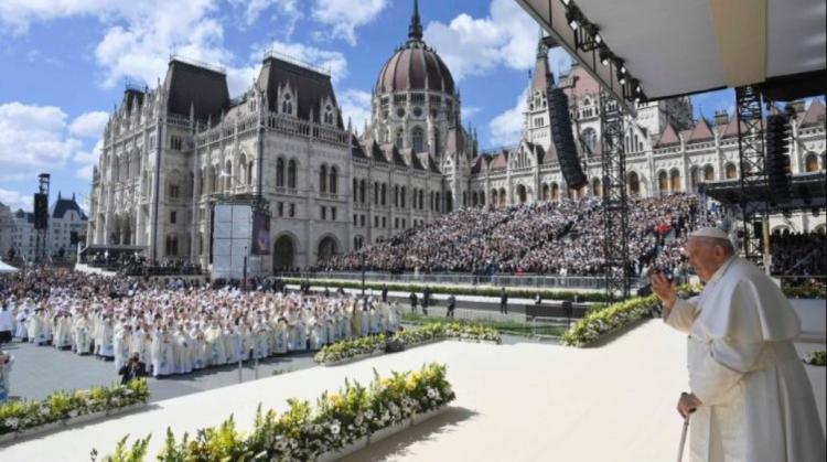 El Papa pidió en Budapest 'puertas abiertas' que nunca se cierren a nadie