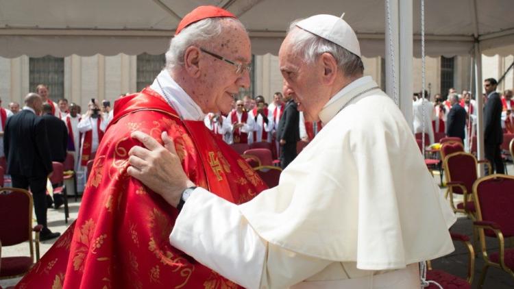 El papa recuerda al Card. Hummes como un "celoso servidor de la Iglesia"