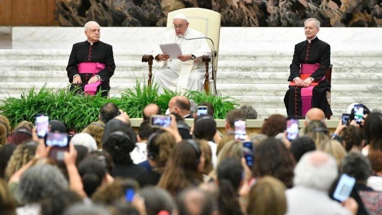 El Papa reza por los catequistas y la paz en el mundo