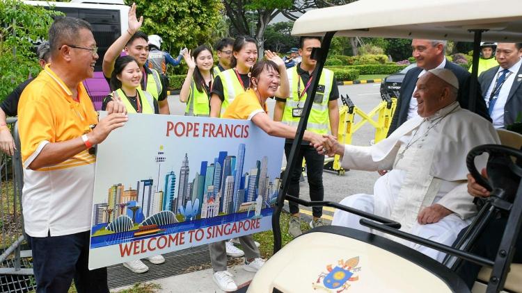 El Papa se despidió de Timor Oriental e inicia su visita a Singapur