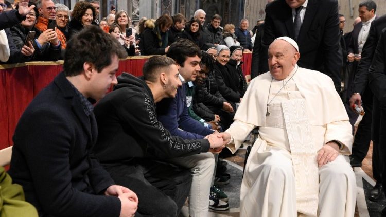 El Papa: una peregrinación cristiana necesita del silencio y de la lectura del Evangelio