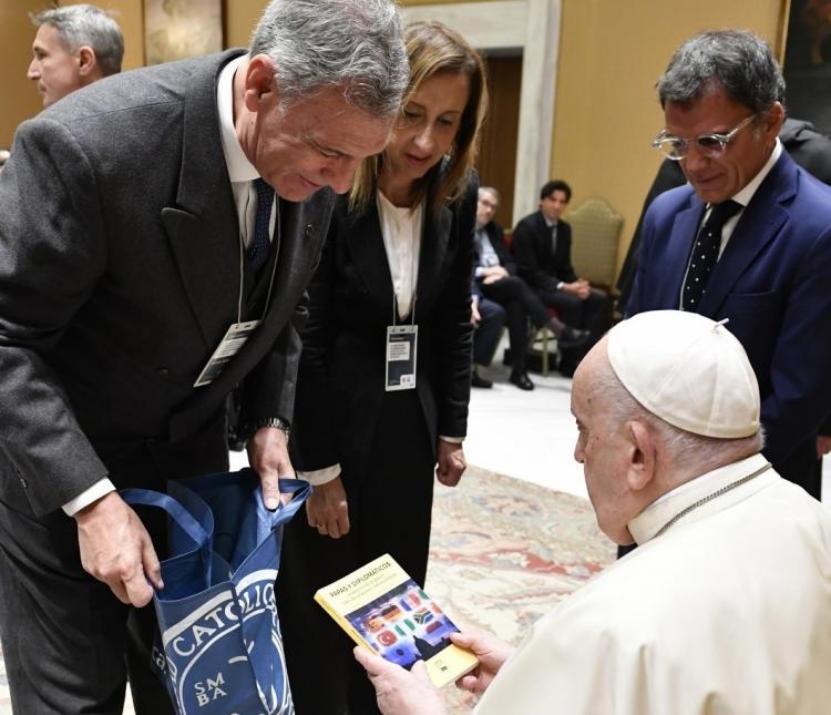 El rector de la UCA participó de una audiencia con el Papa Francisco