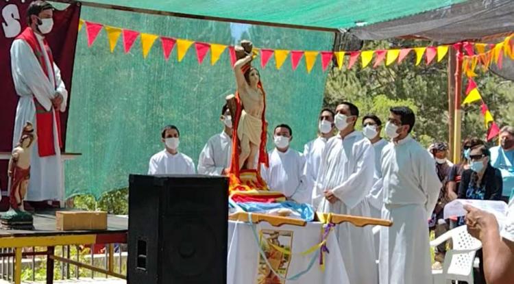 En la fiesta de San Sebastián, Mons. Croxatto llamó a caminar juntos