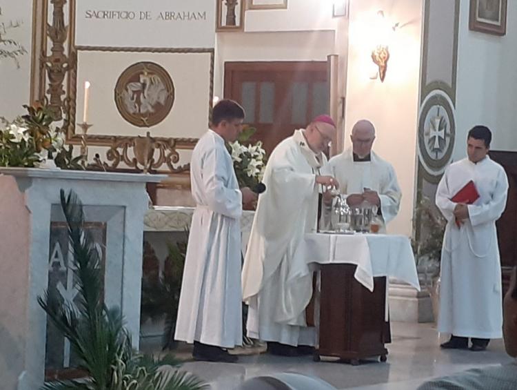 En la Misa Crismal, Mons. Azpiroz pidió que Dios 'nos abra a la entrega, a una generosa alegría'