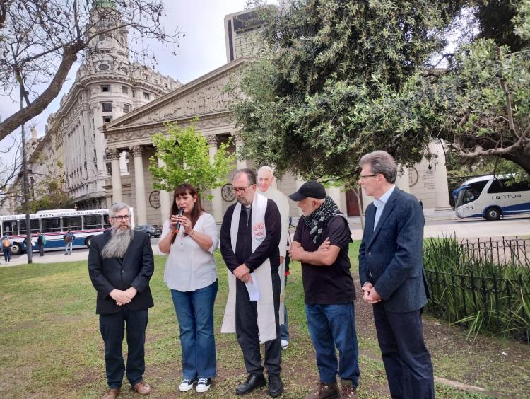 En la Plaza de Mayo rezaron por la paz