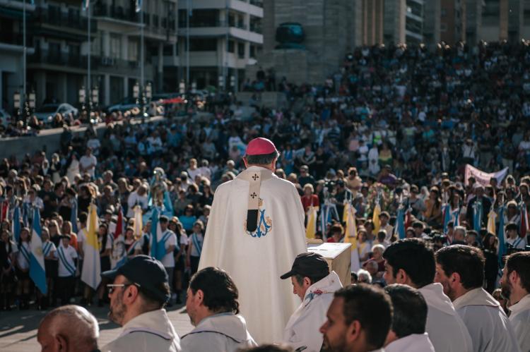 En sus fiestas patronales, Rosario imploró a la Virgen por la paz