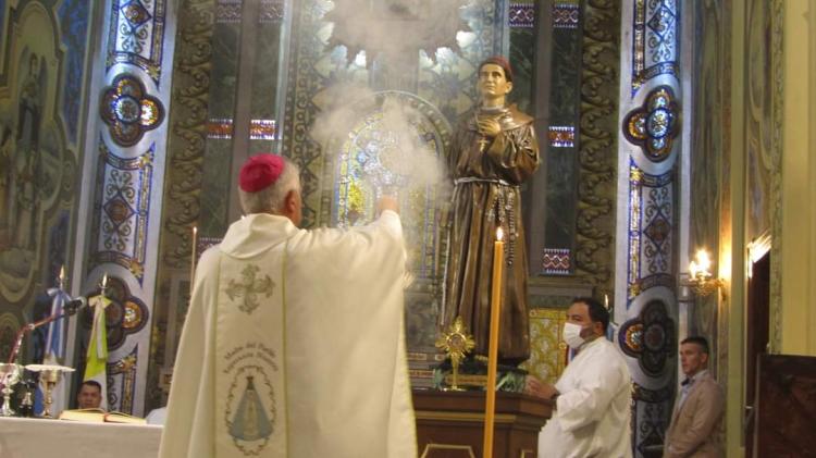 Entronizan imagen y reliquias de Esquiú en el santuario de Sampacho