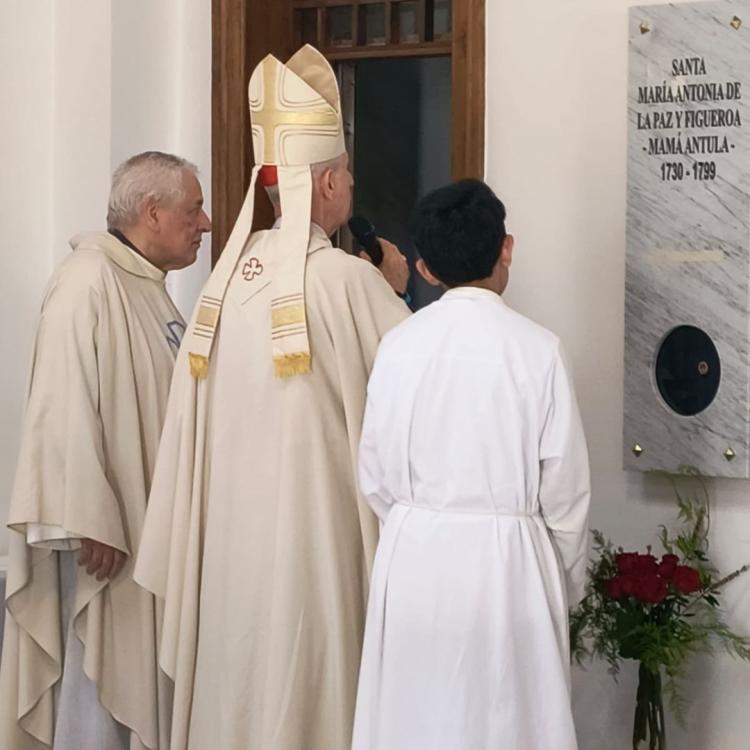 Entronizaron las reliquias de Mama Antula en la parroquia Santa María Goretti