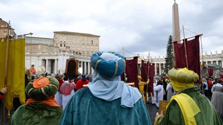 Epifanía del Señor: 'Mirar al Niño Jesús y maravillarse de su humildad'