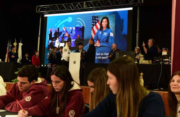 Estudiantes del Colegio FASTA Villa Eucarística contactan a astronauta de la NASA