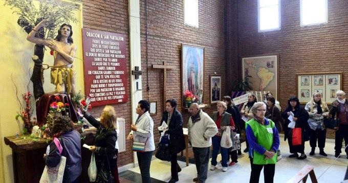 Fiesta grande en honor de San Pantaleón en el santuario de Mataderos